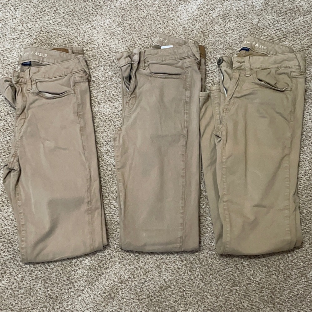 American Eagle Khaki Skinny Jeans—Size 4XLong. Very good condition. No stains.